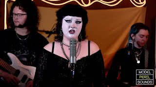Juno Myers - Live Audience Showcase | Model Peril Sounds