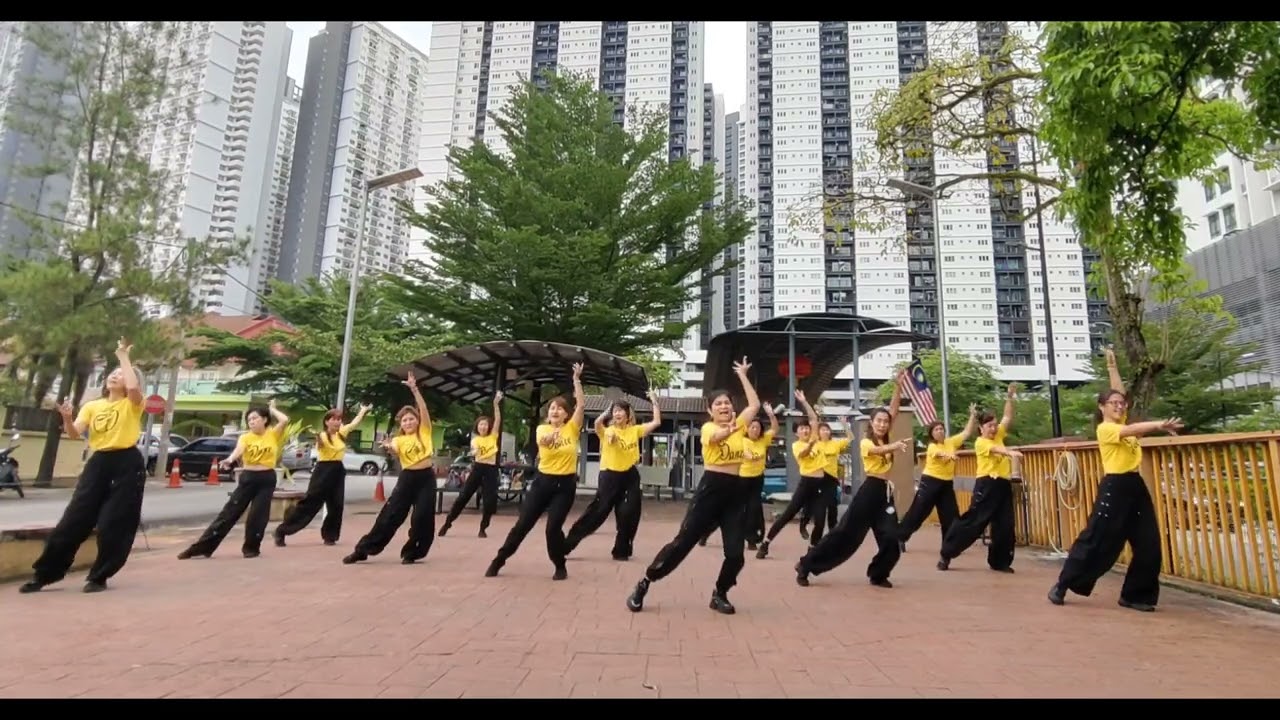 「月亮照山川」-广場舞