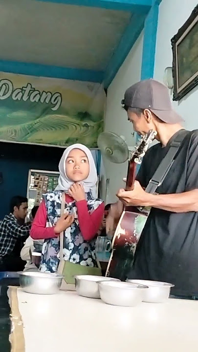 suara merdu dari seorang pengamen cilik yang lagi viral di Pekanbaru'Cahaya Syafitri'
