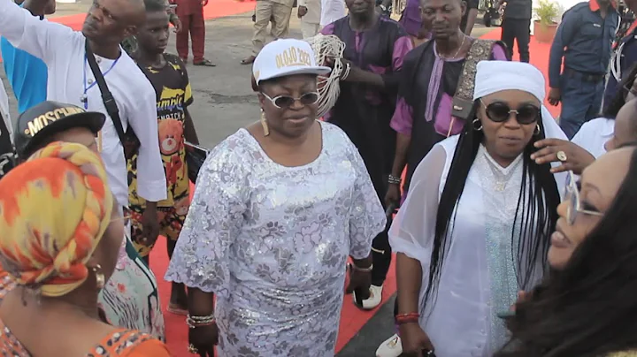 IYALAJE OODUA PRINCESS TOYIN KOLADE DANCING WITH OONI OF IFE WIFE OLORI ADERONKE  EARLY MORNING
