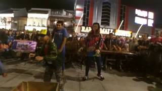 BOJO GALAK- ANGKLUNG MALIOBORO (pengamen jogja) cewe goyang holic..