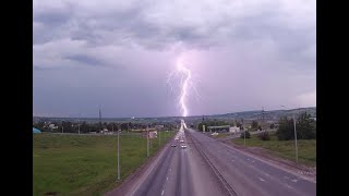 Замедленное видео молний. Замедленный удар молнии. Замедленная видео съёмка молний.