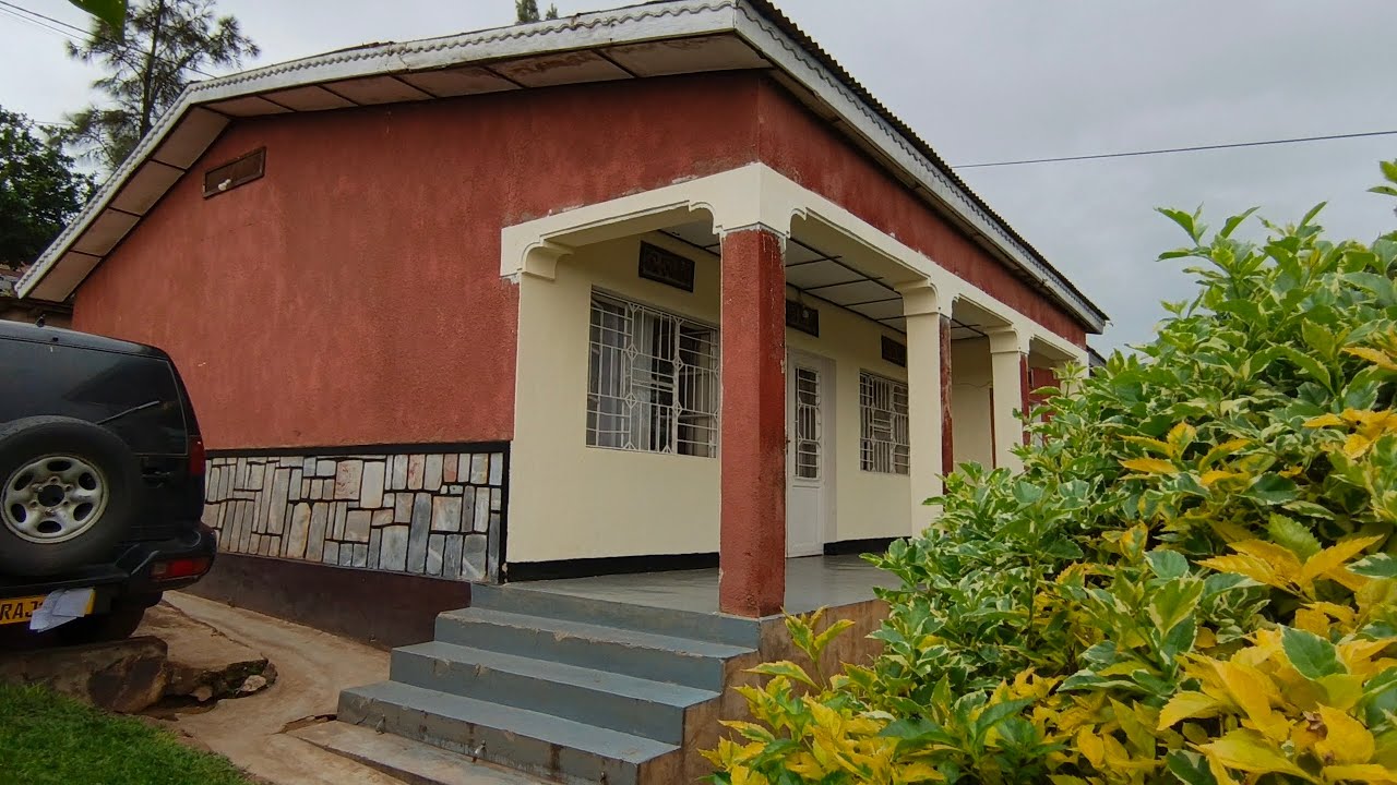 INZU YIMARI IBONETSE UBUSO 520sqm IGURISHWA INYAMIRAMBO  COSMOS IMPANDE YA  KABURIMBO  0786779769