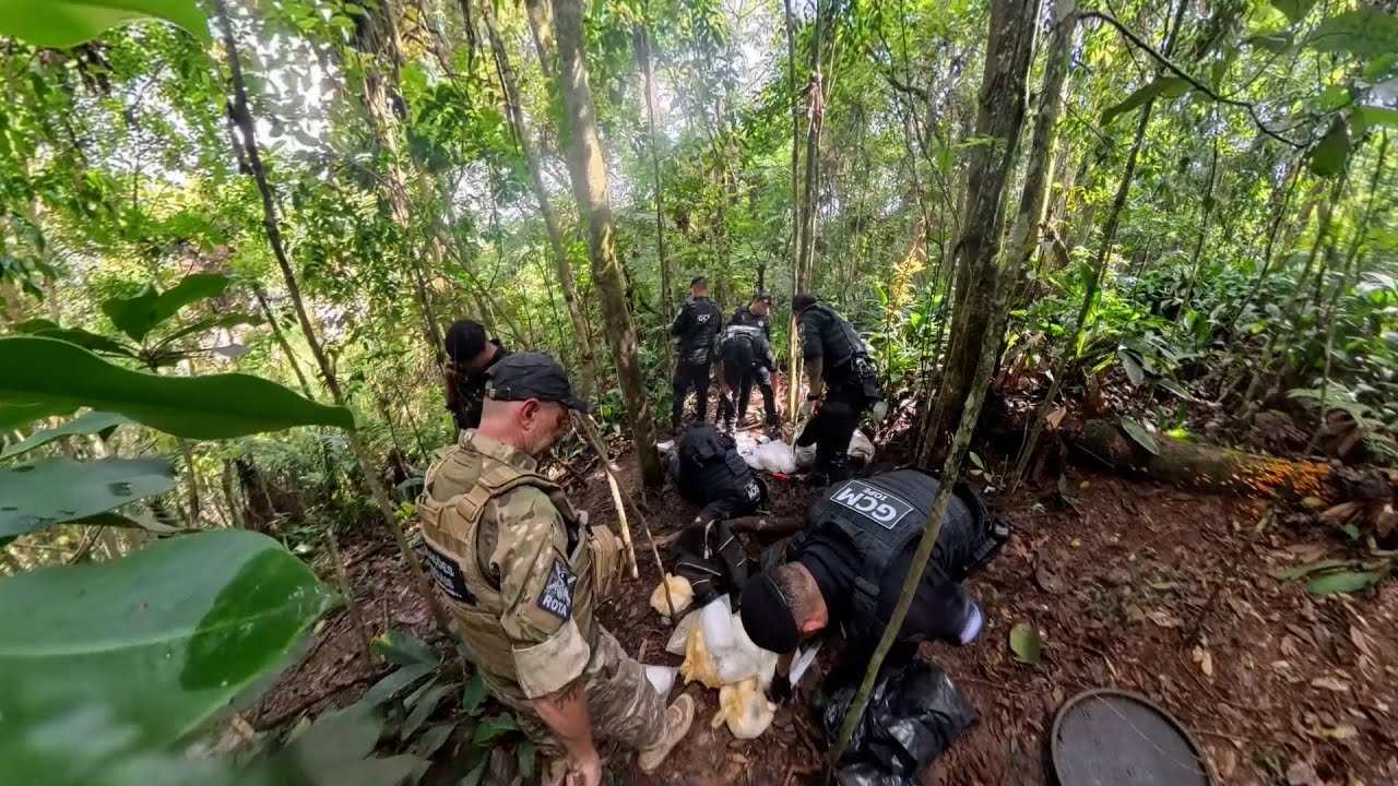 ROMU estoura refinaria do crime que funcionava no meio da mata na Zona Leste de São Paulo - Elias JR