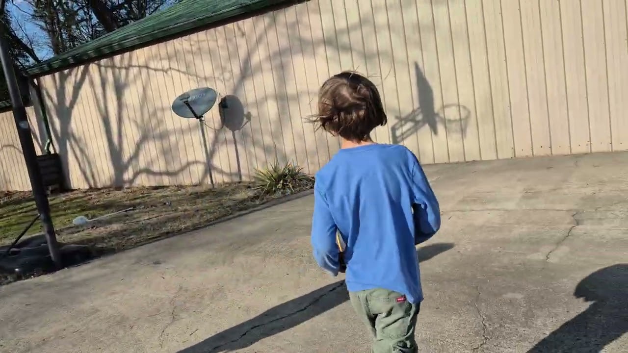 My cousin max and my other cousin playing basketball PT: other vid will be on my channe