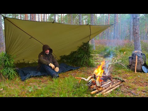 SOLO BUSHCRAFT AND CAMPING IN THE RAIN