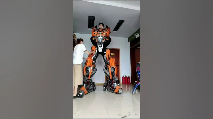 How to wear the 2.6m tall Bumblebee costume ? 😍 - DayDayNews