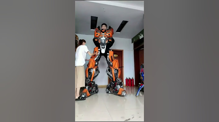 How to wear the 2.6m tall Bumblebee costume ? 😍