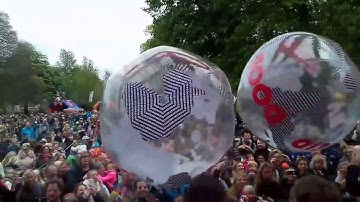 Bevrijdingspop Haarlem 2017 Het grote 5 voor 5 moment met Bloco Barril & Kids !!