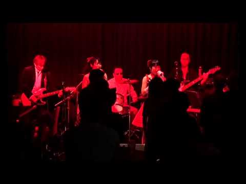 ママがサンタにキスをした　TWISTERS(ツイスターズ）