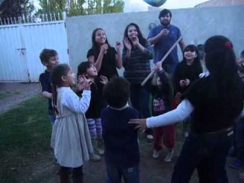 GOLPE GRACIOSO A LA PIÑATA - YouTube
