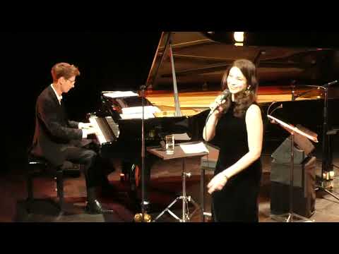 Stella Cole "Singing in the Rain" Paris 2024