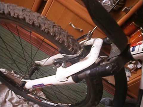 Как смазать передний амортизатор. Пыльники для передней вилки для велосипедов стелс. Упор на вилку велосипеда. Как смазать передний амортизатор. Смазка для каретки велосипеда.