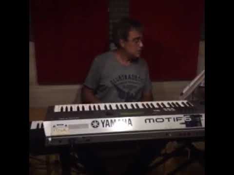 الفنان المطرب محمد منير فى دايرة الرحلة أشترك بالقناة واضغط الجرس ليصلك كل جديد