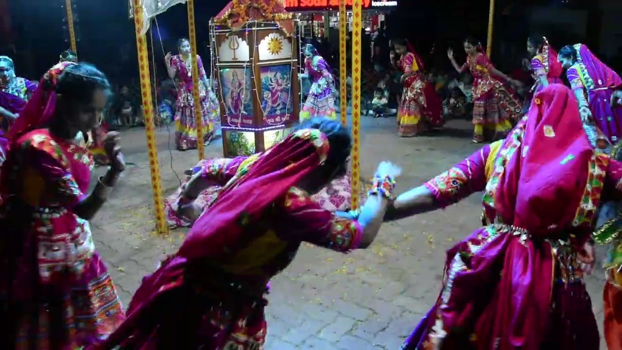 તા.06/10/24 જય ખોડીયાર ગરબી મંડળ વીરપુર ... રાશ - 5