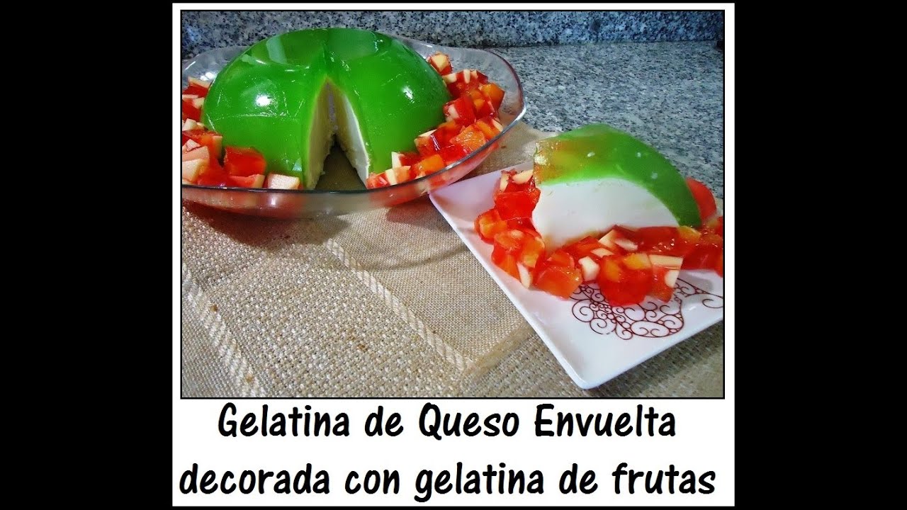 Gelatina de Queso envuelta decorada con gelatina de frutas