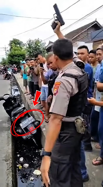 Moments of Catching a Motorcycle Thief Hiding in a Ditch #viralshorts #shorts