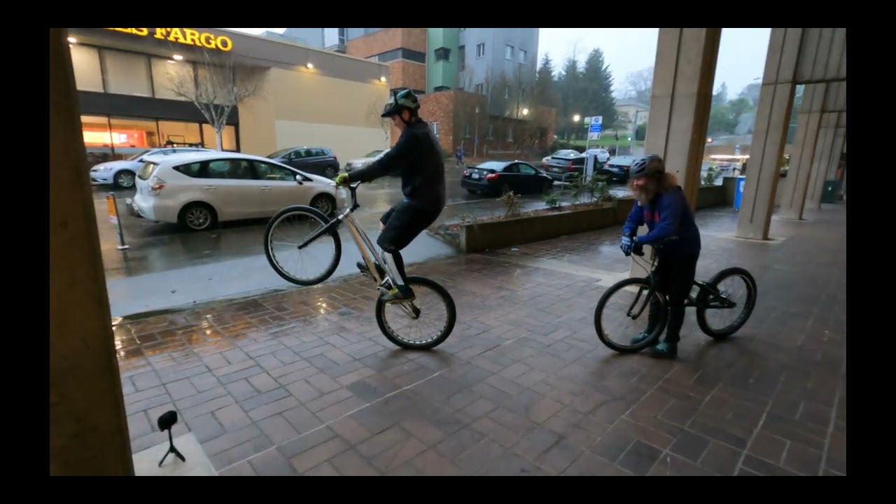 Rainy Friday Evening at the Spot - YouTube