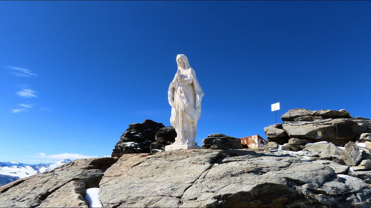 Testa del Rutor 3486 m - Vallone di La Thuile. Valle d'Aosta. Vista dalla vetta.