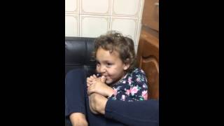 Sophia Chupando O Dedo Do Pé 2