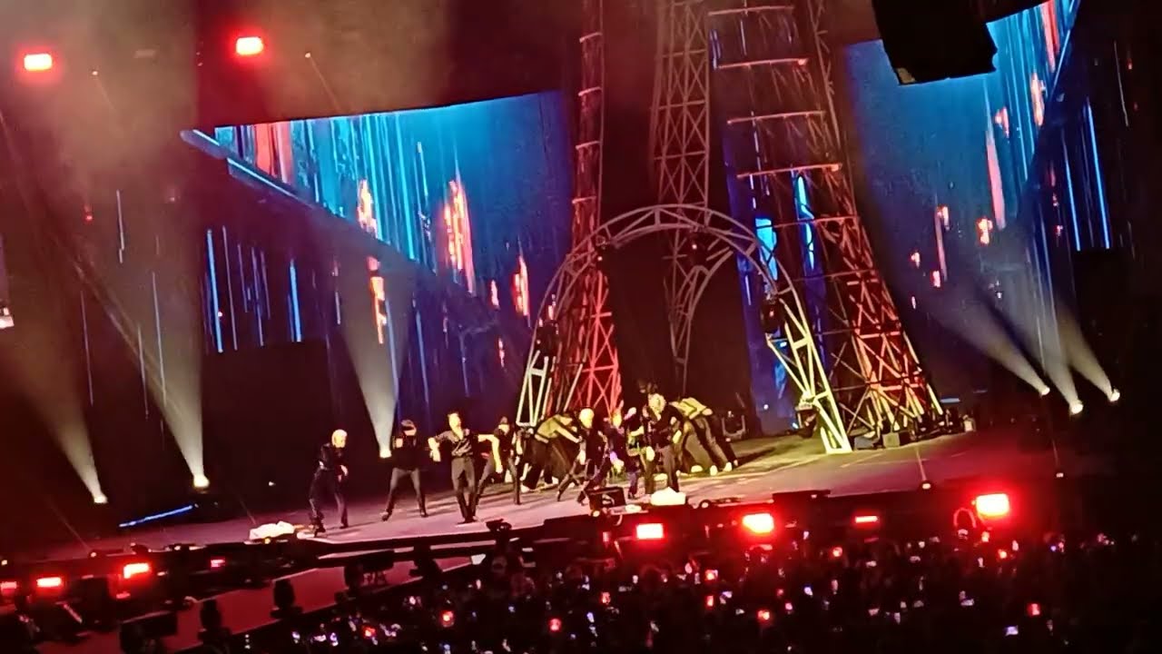 ATEEZ - Cyberpunk at Towards the Light: Will to Power World Tour in Milan 20.1.2025