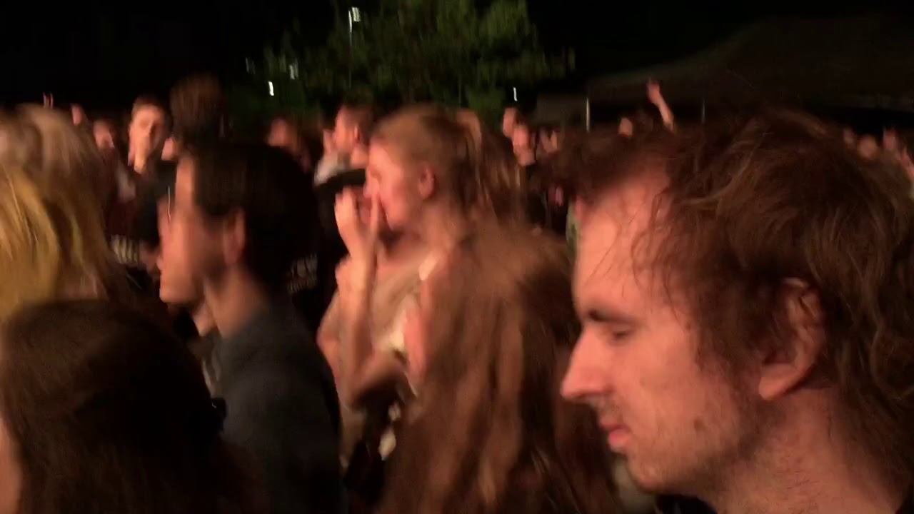 Watch Sommerkult 2019 Fewjar Zugabe Mind the gap Moshpit on YouTube Watch Sommerkult 2019 Fewjar Zugabe Mind the gap Moshpit on YouTube