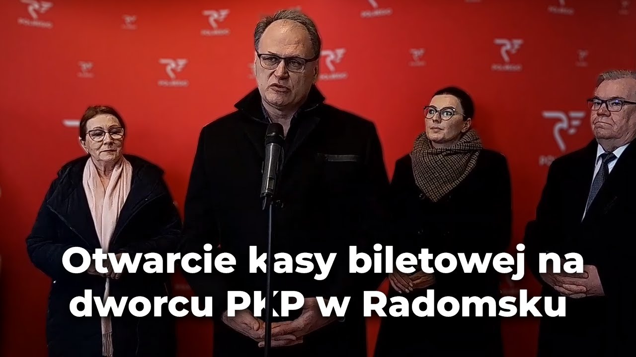 Przedstawiciele władz dokonują oficjalnego otwarcia kasy biletowej na dworcu PKP w Radomsku