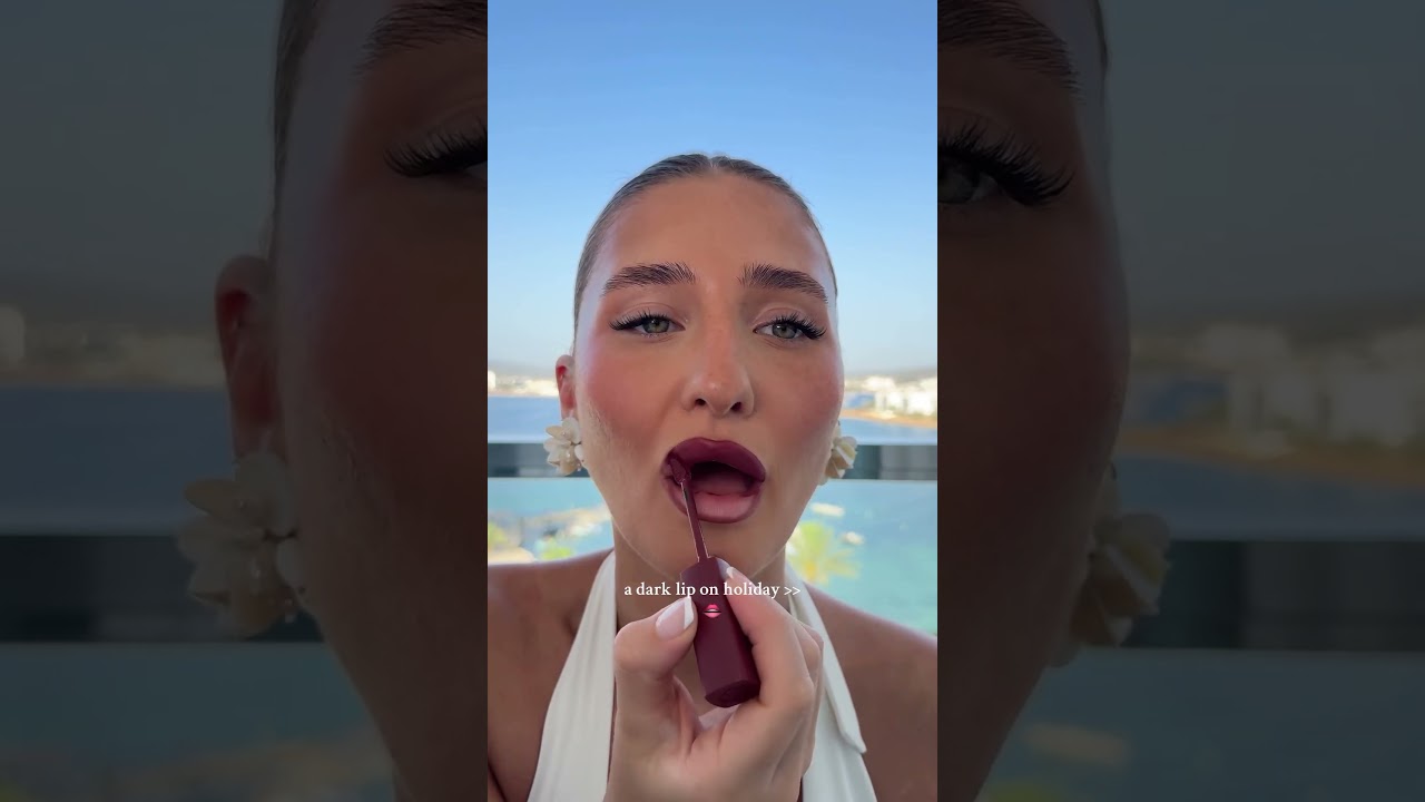 A dark lip on holiday...👄 