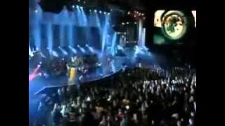 Avril Lavigne - Fuel (Metallica Cover) LIVE MTV