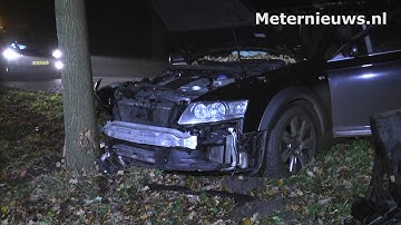 Auto frontaal op boom in Meppen