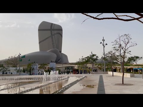 جوله في اثراء مركز الملك عبدالعزيز الثقافي العالمي