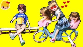 リカちゃん ハルトに一目惚れ！ミキちゃんマキちゃんと自転車で何度も通り過ぎちゃう！ハルトの好きなコーヒーショップでバイトするよ！ ❤ おもちゃ みーちゃんママ