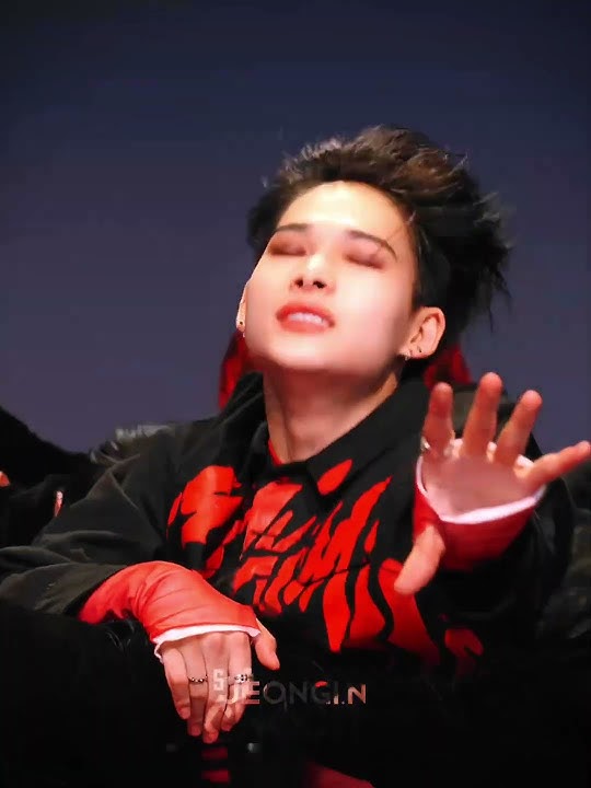 trying this again #yeji #niki #hyunjin #skz