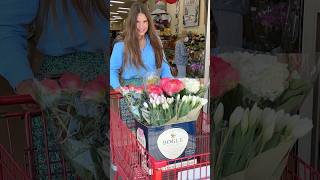 Beautiful flowers for me and my mommy 💐 #karolinaprotsenko #flowers #beautiful #girl #family