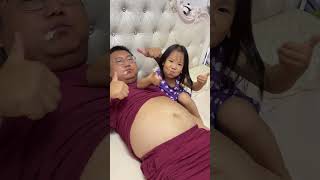 Eating puff with Dad #Father and daughter #Daily life of father and daughter