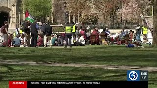 Protests continue at Yale Resimi