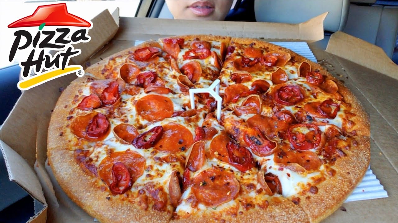 ASMR EATING Pizza Hut SPICY LOVER'S DOUBLE CHEESY PEPPERONI PIZZA Eating sounds CAR Mukbang TWILIGHT