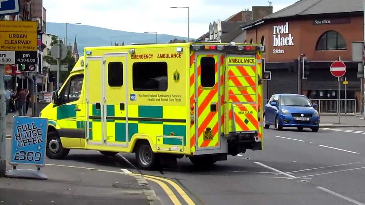NIAS / HFZ 2528 / Mercedes Benz Sprinter / Emergency Ambulance / On a Blue Light Run