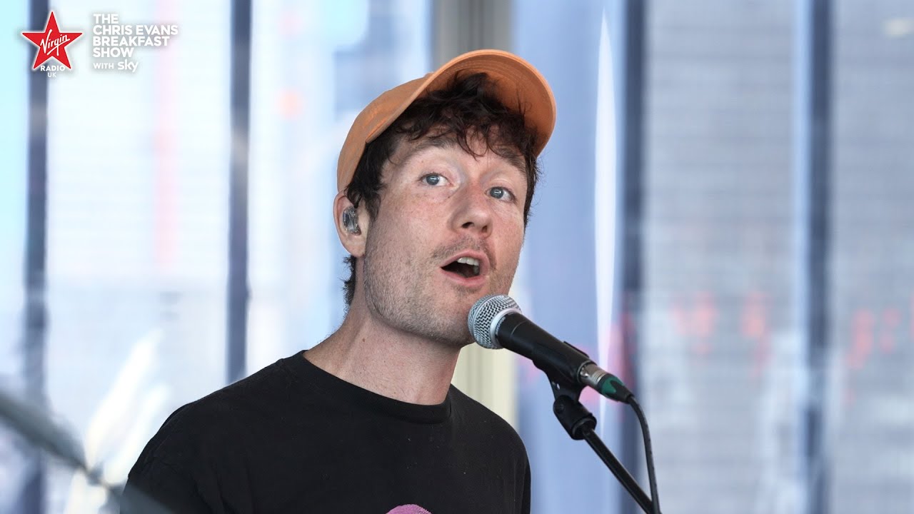 Bastille - Dancing In The Dark (Mash Up) (Live on the Chris Evans Breakfast Show with Sky)