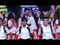 Shahrukh Khan Dance Full Perfromance With Lady Police At Umang 2016