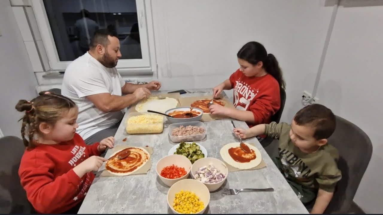 Kendi pizzamızı kendimiz yapıyoruz