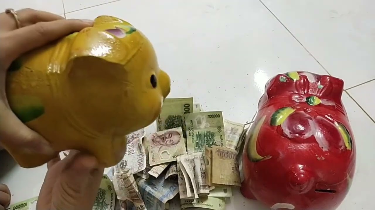 mẹ dạy susi bỏ heo đất tiết kiệm tiền | momy teach susi learn how to save money in piggy bank