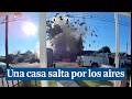 Momento en el que una casa salta por los aires por una explosión de gas