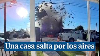 Momento en el que una casa salta por los aires por una explosión de gas