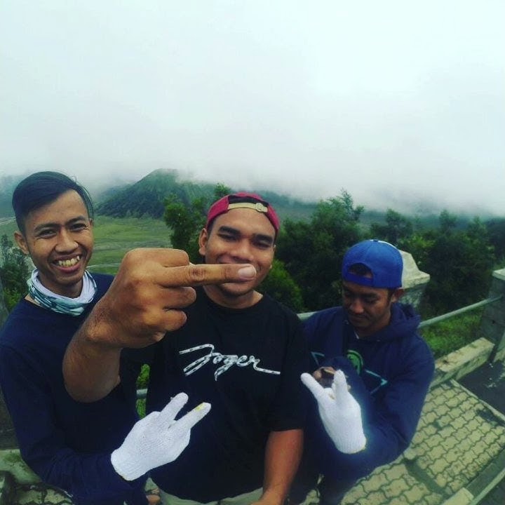 Ke bromo dengan sepeda motor tua #vespa & #c70.    C70 freestyle gagal lur 🙄😱