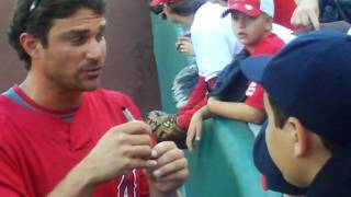 justin speier  making nice to young fans during batting practice