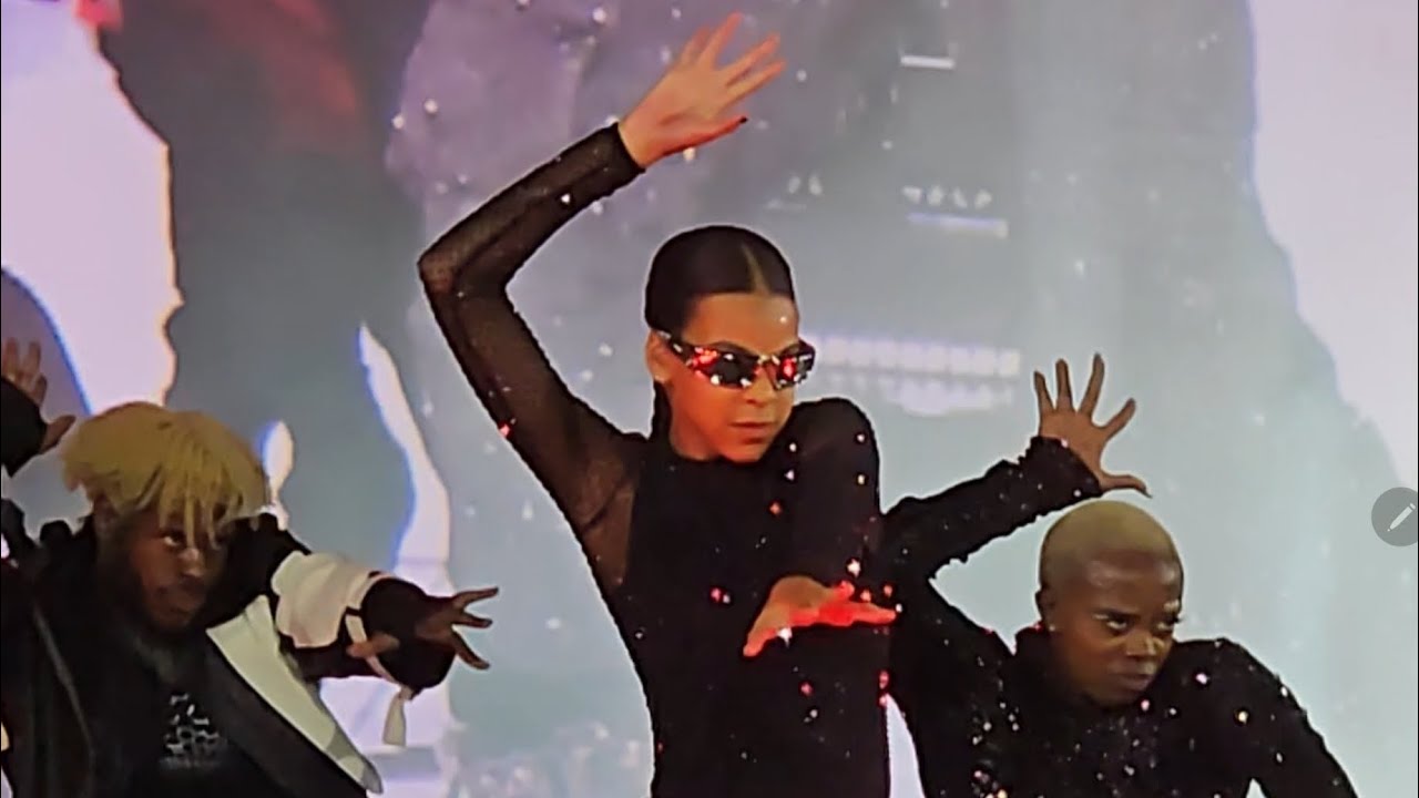Beyoncé and Blue lvy @ Beyoncé Renaissance World Tour Phoenix Arizona ...