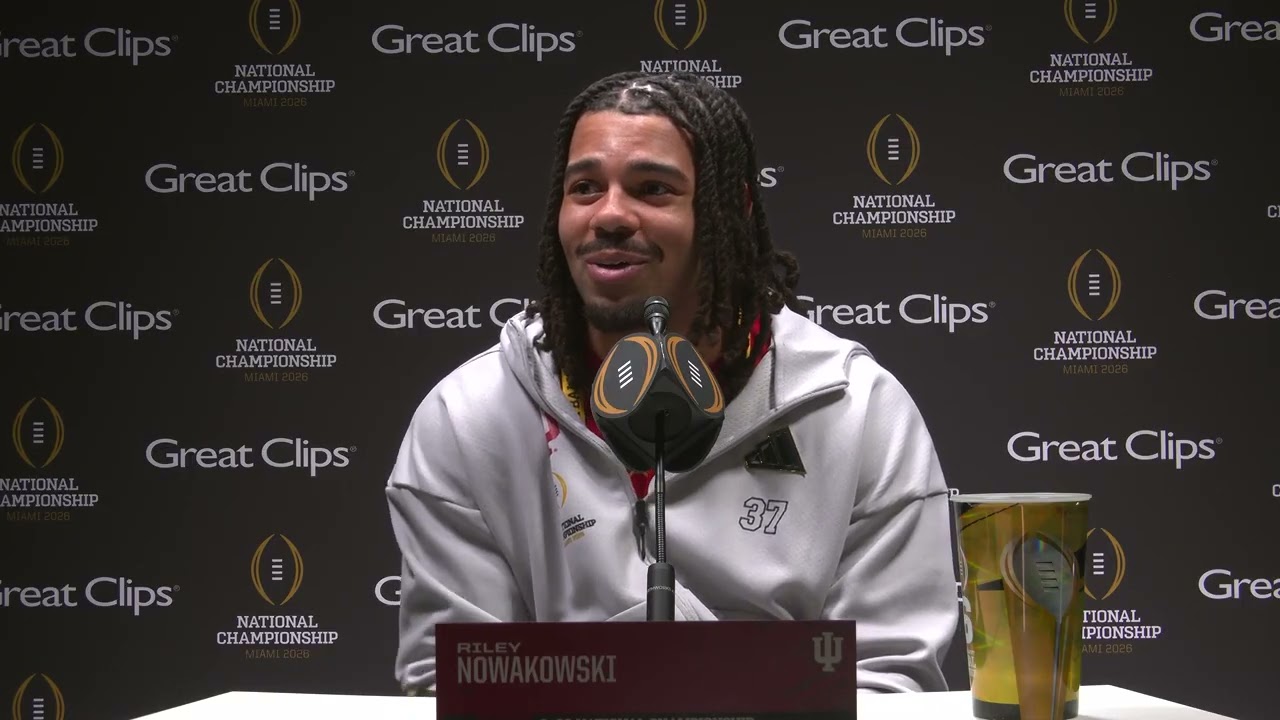 Райли Новаковски обсуждает матч «Индиана Хузерс» против «Майами» в финале национального чемпионат...