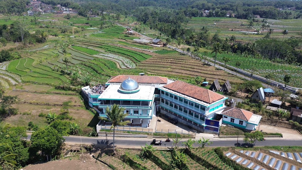 Mengenal Lebih Dekat ALMATERA