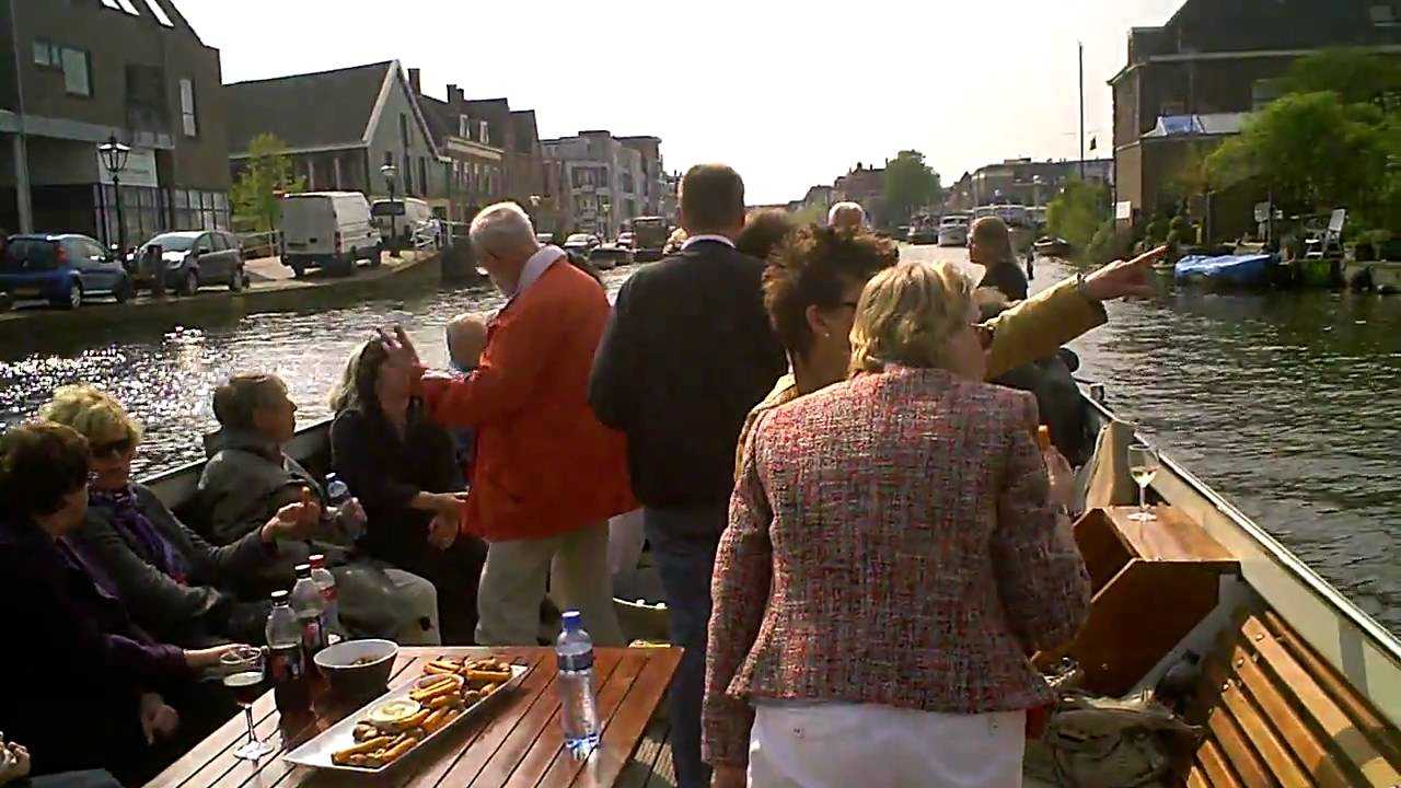 Voedselbank Leiden vaart met de Leidse Rederij. www.leidseglibber.nl ...